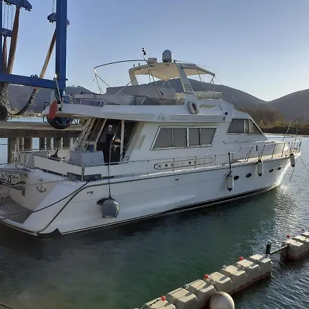 Vale Botel Bocca di Magra